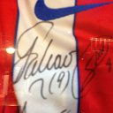 firma de falcao en una camiseta del atletico de madrid